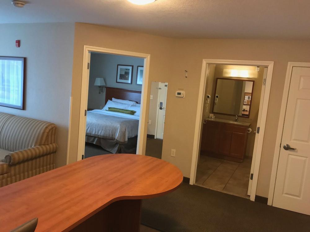 Candlewood Suites Kansas City Airport Exteriér fotografie